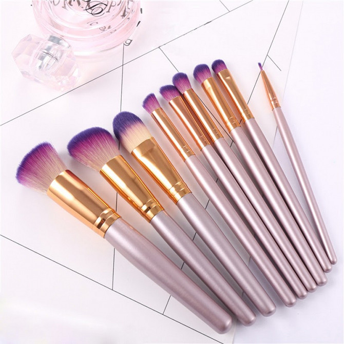 Free Professional Makeup Brushes Нью-Йорк - изображение 1