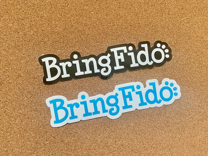 Free BringFido Bumper Sticker & Dog Door Hanger Чикаго - зображення 1